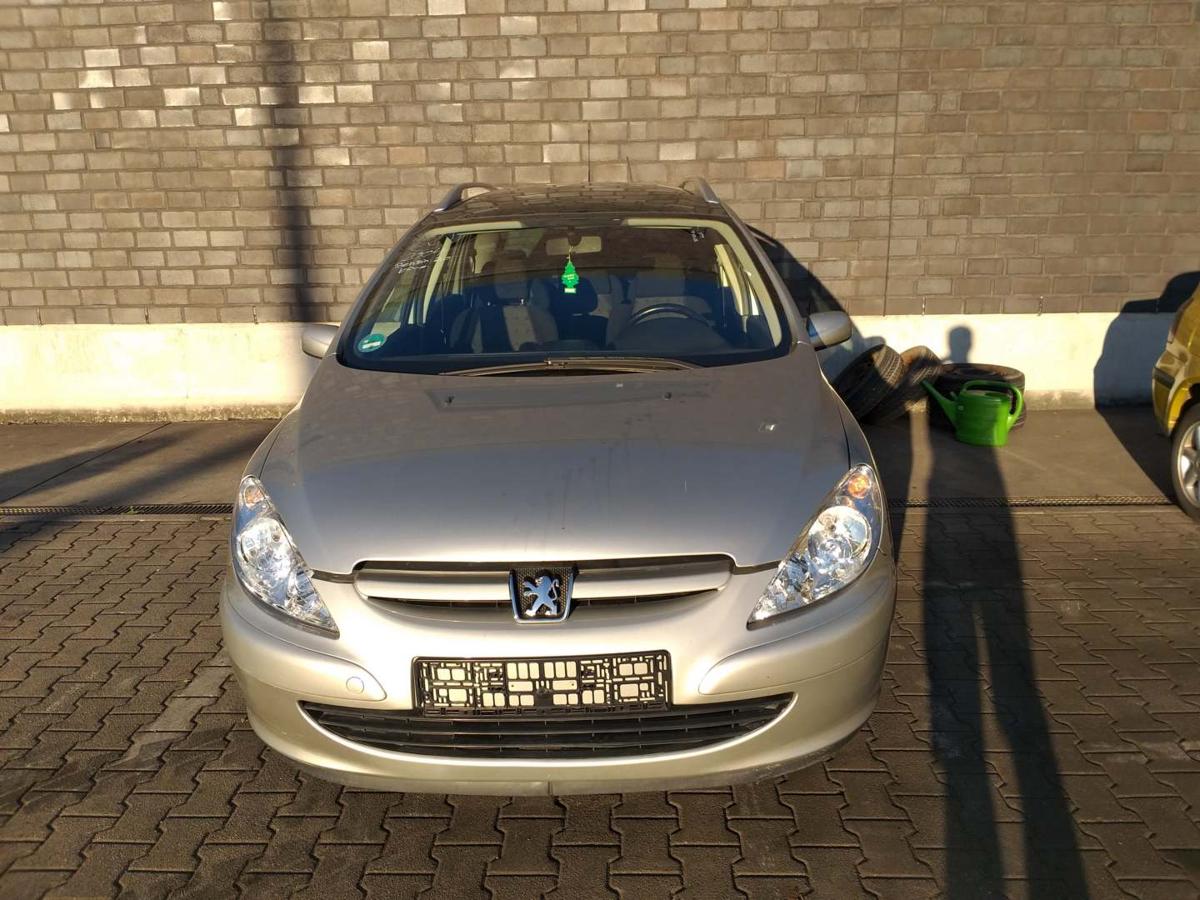 Peugeot 307 original Scheinwerfer vorn rechts Halogen Bj.2004